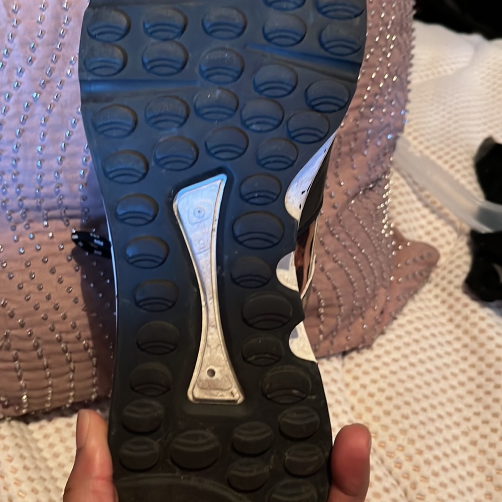 Size 9 - Picture 2 of 2